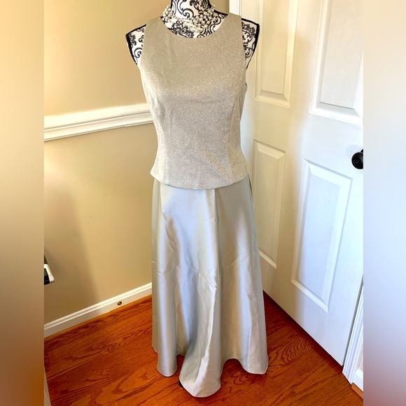Source Unknown Dresses & Skirts - Vintage, formal, silver, floor length dress, size 9/10